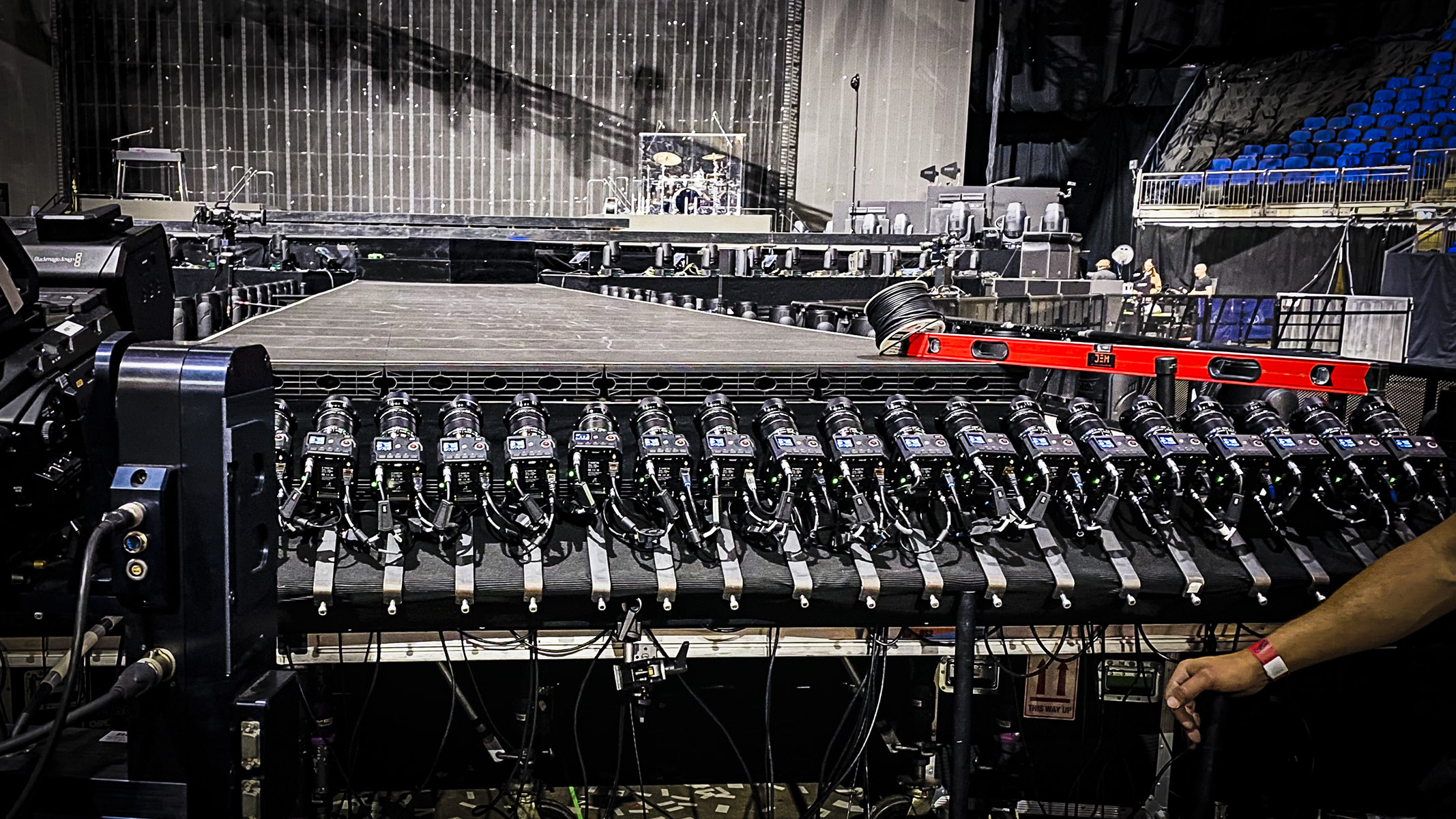 Genlocked Video Array O2 Arena-12