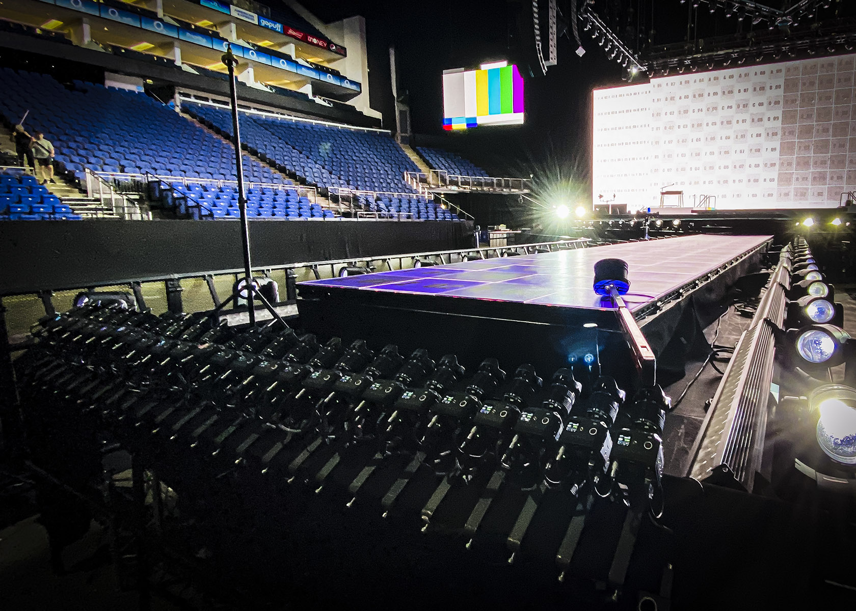Genlocked Video Array O2 Arena-16