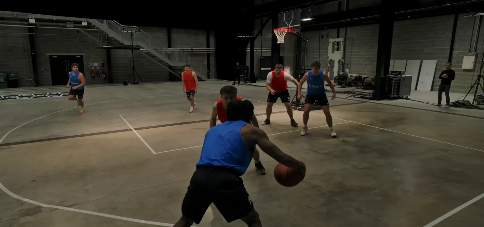 The full court seen from above, the start of the virtual camera move